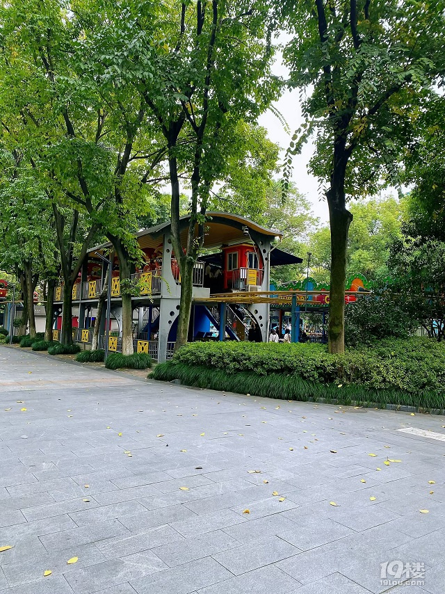 一家三口玩转工作日的北山街迪士尼