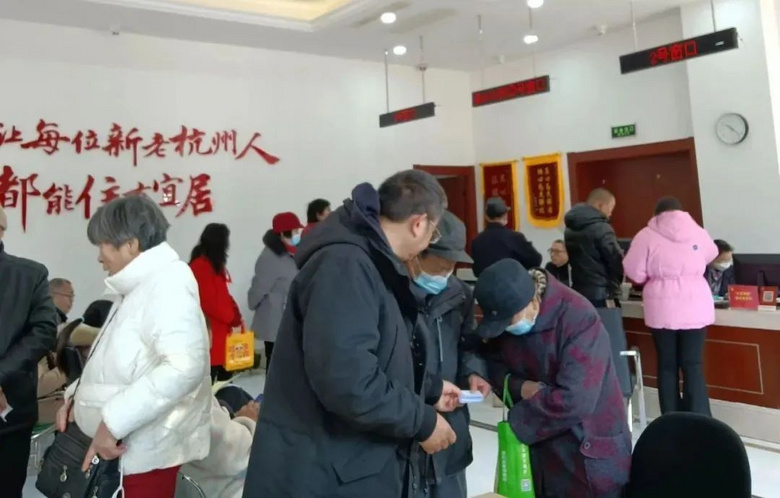 “就在這過年!”