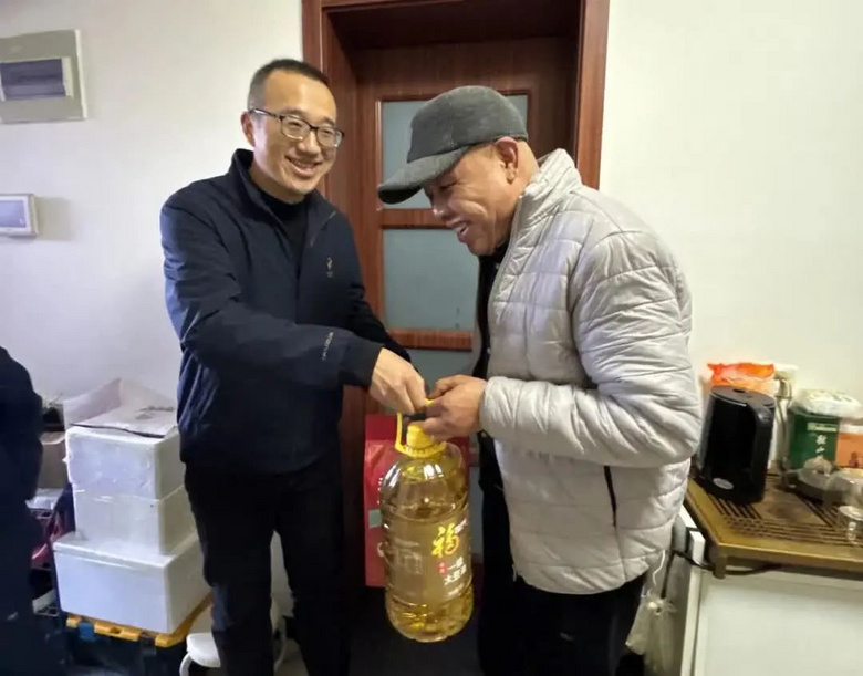 送福迎新春 同心護安寧 公租房小區(qū)開展走訪慰問和節(jié)前檢查