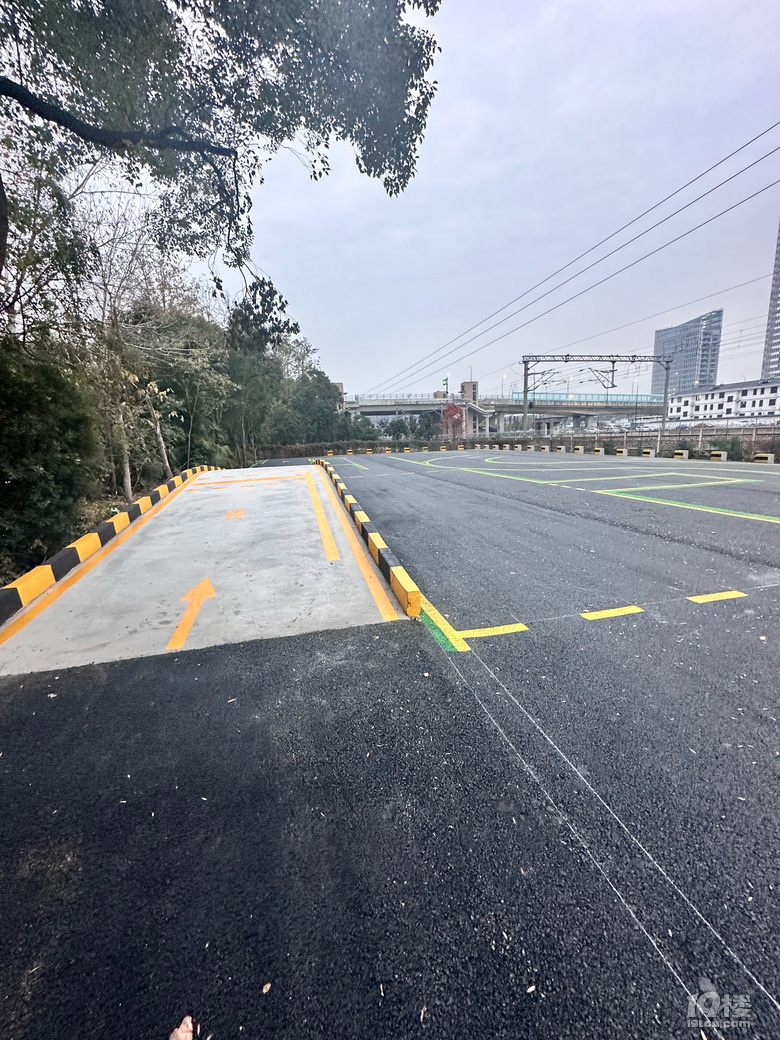 25年杭州超时代驾校新场地投入训练。网易阿里华为方圆1km