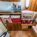 边套户型，房东自住装修，保养很好，价格带两个车位，随时看房