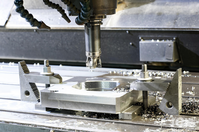 �����ӹ���е������ҵ���������ۺ�Ӫ������