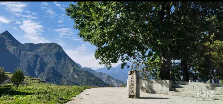 千年黄泥羌寨 云上萝卜古城