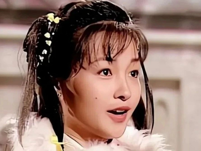 42岁女演员自曝在商场摆摊卖饰品，曾拍过上百部电视剧！