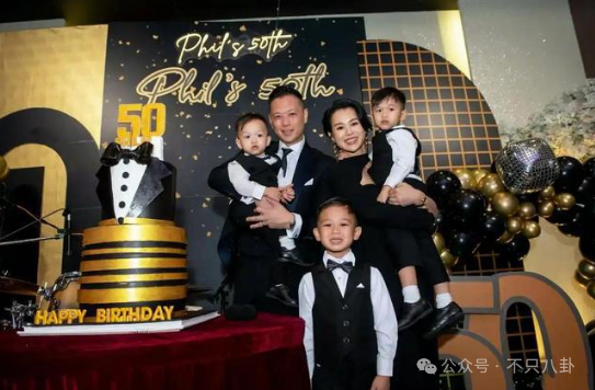 男方夜店搂抱美女被拍，模范夫妻被质疑了？