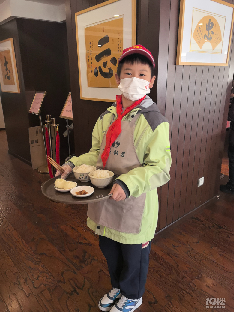 春日敬老傳孝心,紅領(lǐng)巾安暖相伴情——杭州采荷第一小學(xué)教育集團(tuán)