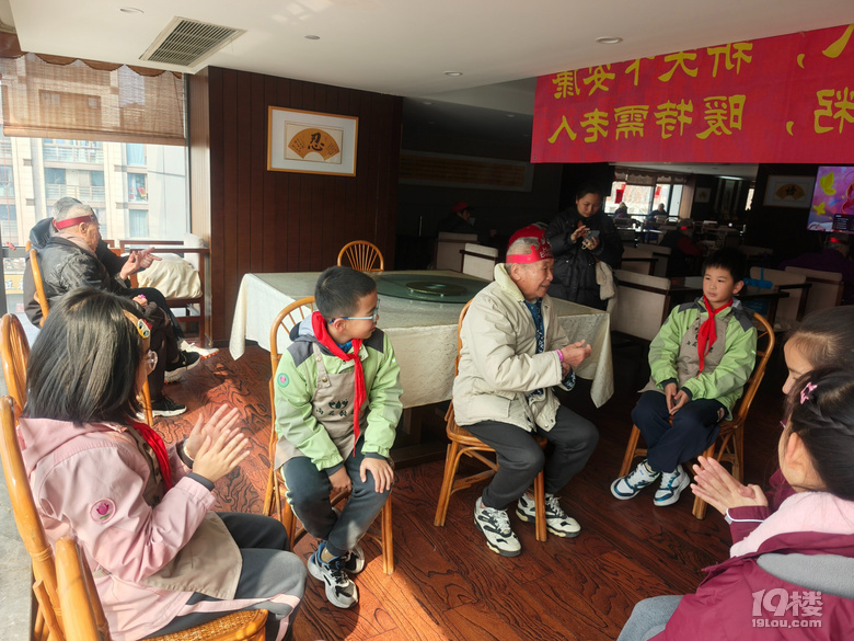 春日敬老傳孝心,紅領(lǐng)巾安暖相伴情——杭州采荷第一小學(xué)教育集團(tuán)