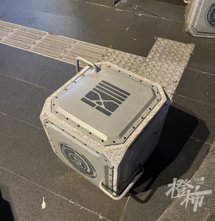 ͻȻǺݵʯ