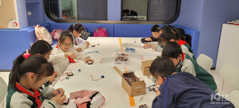 《AI魔法學院》---杭州市筧橋花園小學大科學課程