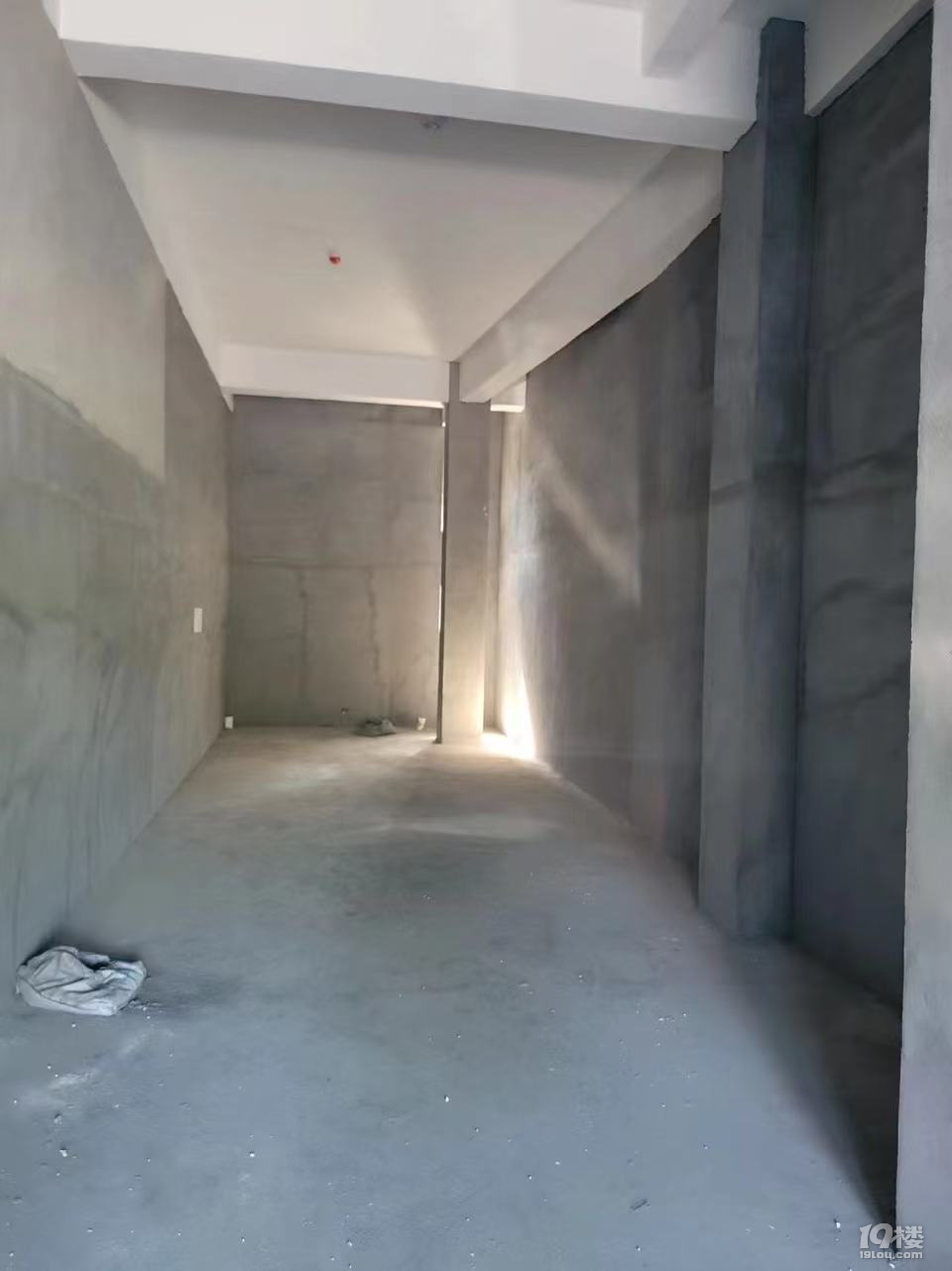 保利潮起云上府宁东路上商铺起底价出租6500一个月