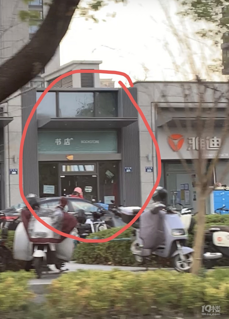 保利潮起云上府宁东路上商铺起底价出租6500一个月