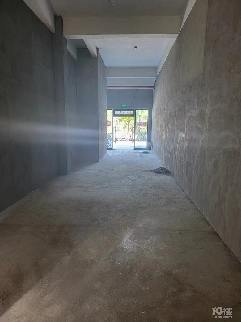保利潮起云上府宁东路上商铺起底价出租6500一个月