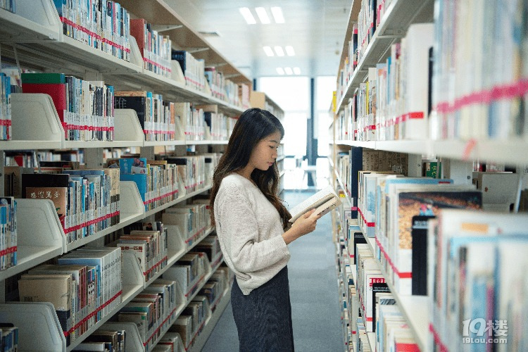 AI浪潮下大学之变：文科瘦身人工智能扩招，交叉融合成共识
