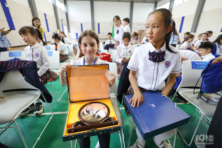 足球賽、茶藝課、非遺藍曬…錢塘區(qū)這所小學迎來了32位外國師生