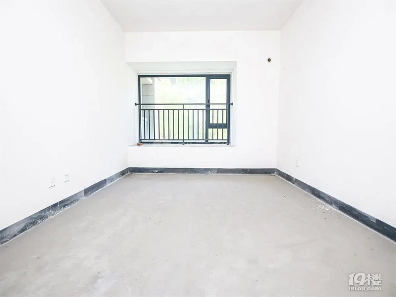 观成武林书包，万和玺园，四室两卫，纯毛坯，，送车位