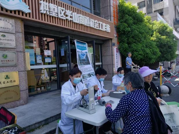 便民服務(wù)“擺”出來,幸福生活“聚”起來