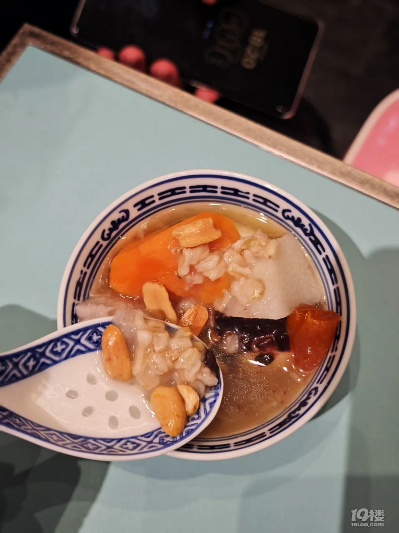 發(fā)現(xiàn)了好吃的雞煲,樓下的鮮活牛肉頓時不香了
