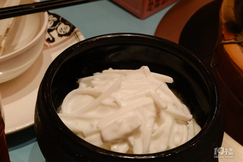 發(fā)現(xiàn)了好吃的雞煲,樓下的鮮活牛肉頓時不香了