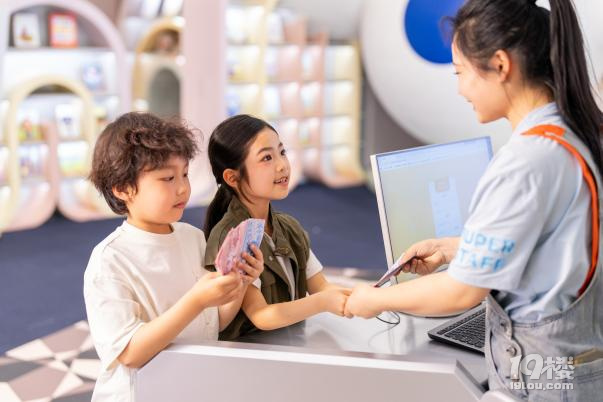 萬平超現(xiàn)實空間!超級奈爾寶全球首店重塑兒童社會能力培養(yǎng)版圖