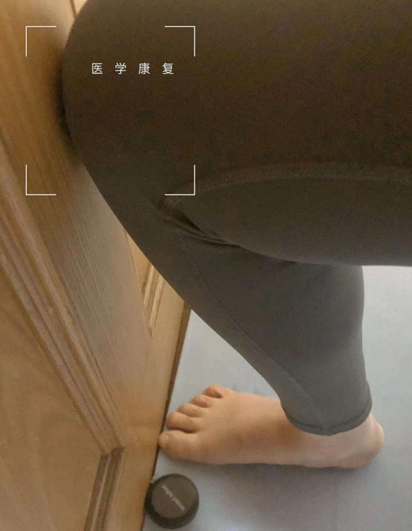 從樓梯滑飛后,我收獲了一只骨頭上有洞洞的腳踝
