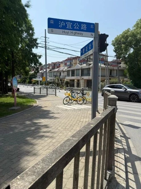 不要摸!多地出現(xiàn),女子崩潰:去醫(yī)院也清理不干凈