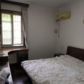 房东直租闸弄口新村2室一厅，柜子多实用不花销，适合一家人住