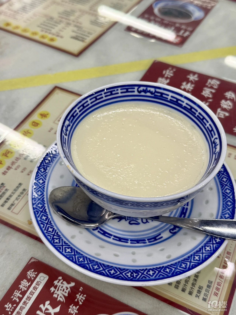 等了一小時才吃上的順德雞煲