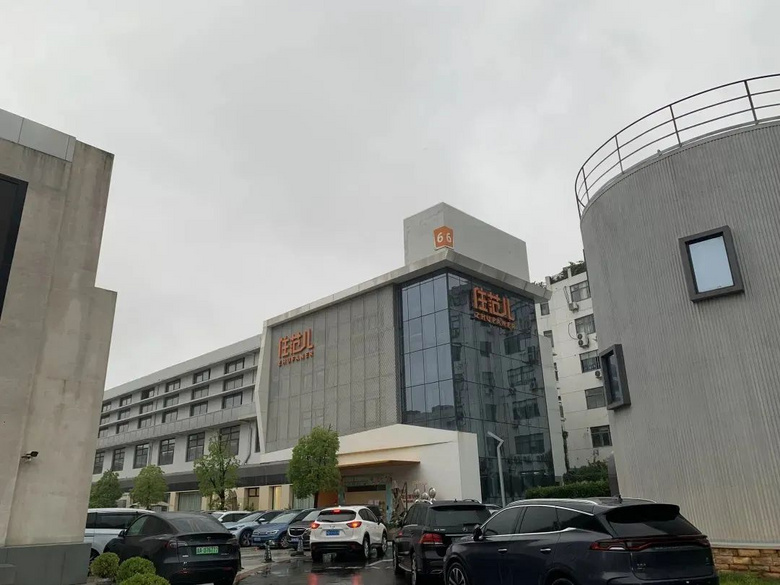 木板封门，人去楼空！又一行业“黑马”爆雷？