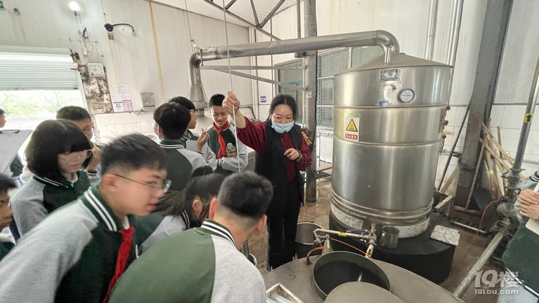 走进下沙酒厂 解码酿造科学——景苑学科实践进行时