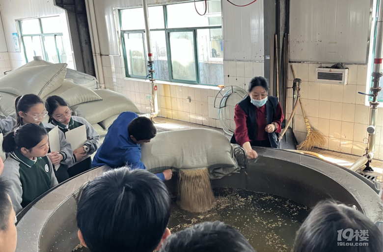 走进下沙酒厂 解码酿造科学——景苑学科实践进行时