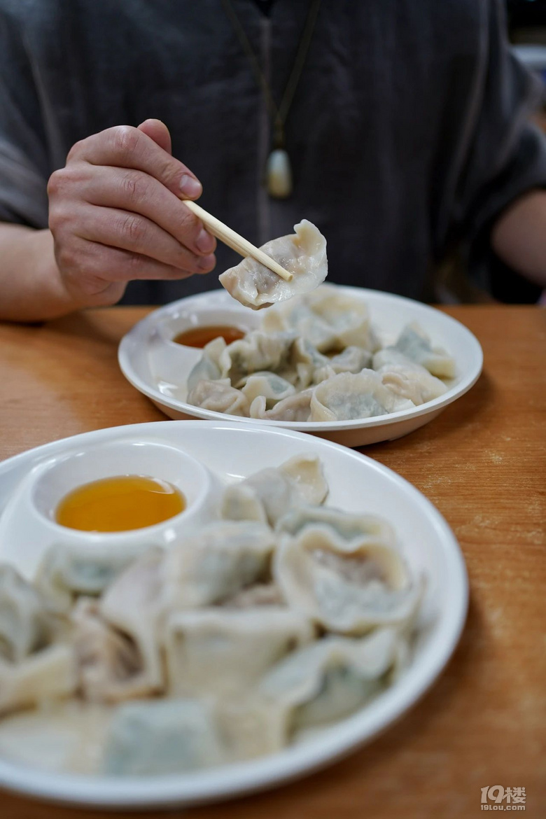 九點(diǎn)半開(kāi)到凌晨三點(diǎn)半,超長(zhǎng)待機(jī)三十年的水餃店