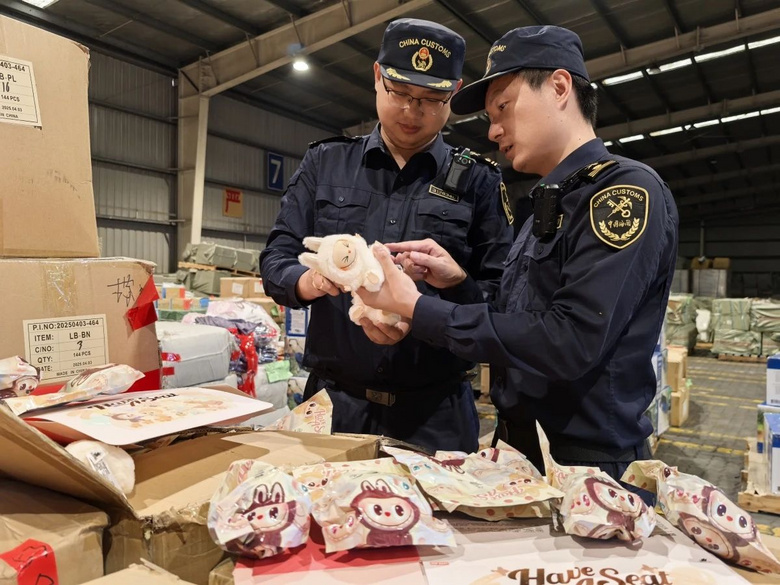 徹底爆火!太難買了!海關(guān)扣留了上萬個高仿,數(shù)量仍在增加……