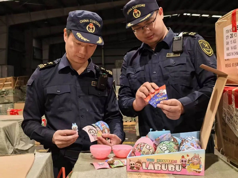 徹底爆火!太難買了!海關(guān)扣留了上萬個高仿,數(shù)量仍在增加……