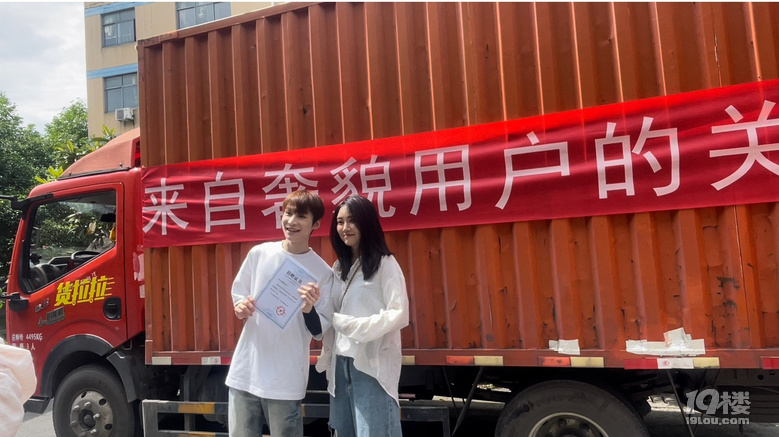 让爱心照进现实用公益守护最美“夕阳红”
