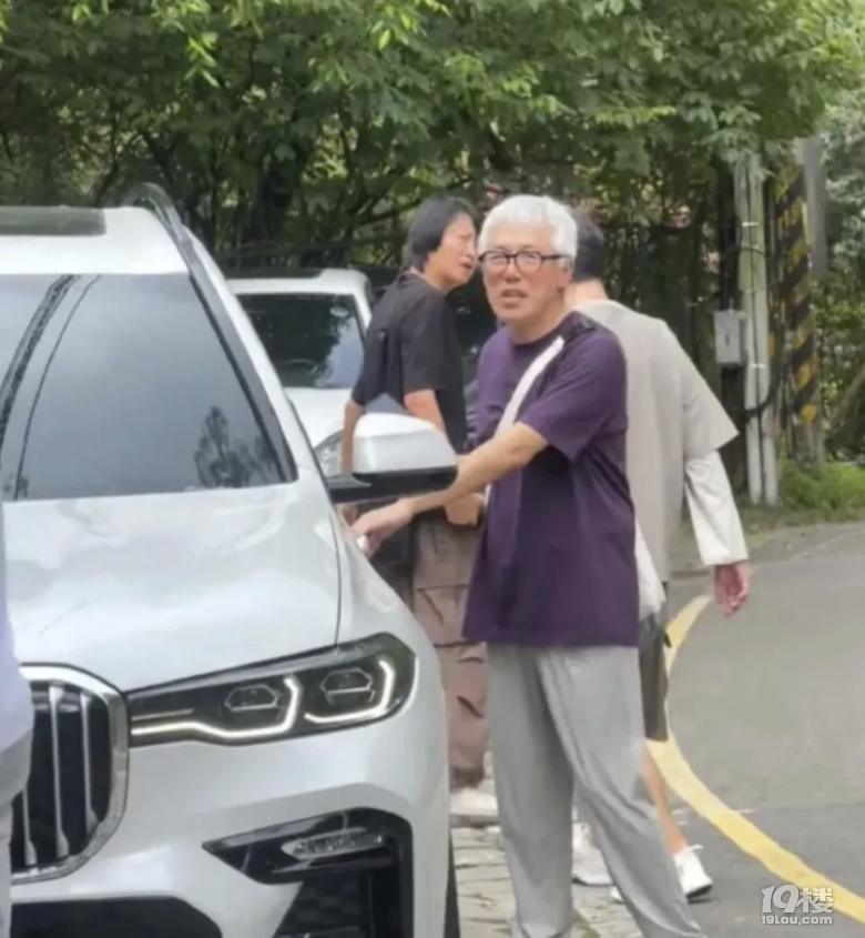 张宇近况曝光！满头银发，身形消瘦