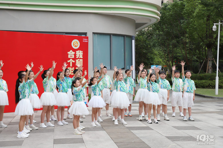 篤行致遠(yuǎn)筑情誼 同根同源傳文脈——香港蘇浙公學(xué)暑期團(tuán)來訪交流