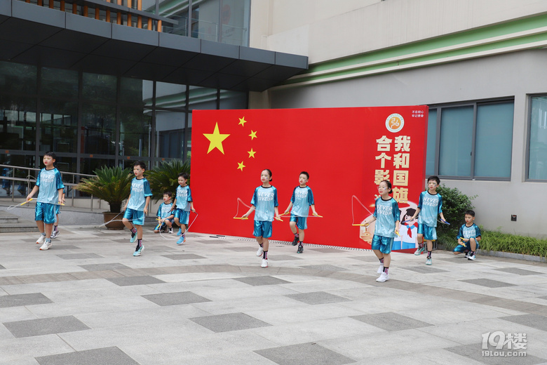 篤行致遠(yuǎn)筑情誼 同根同源傳文脈——香港蘇浙公學(xué)暑期團(tuán)來訪交流