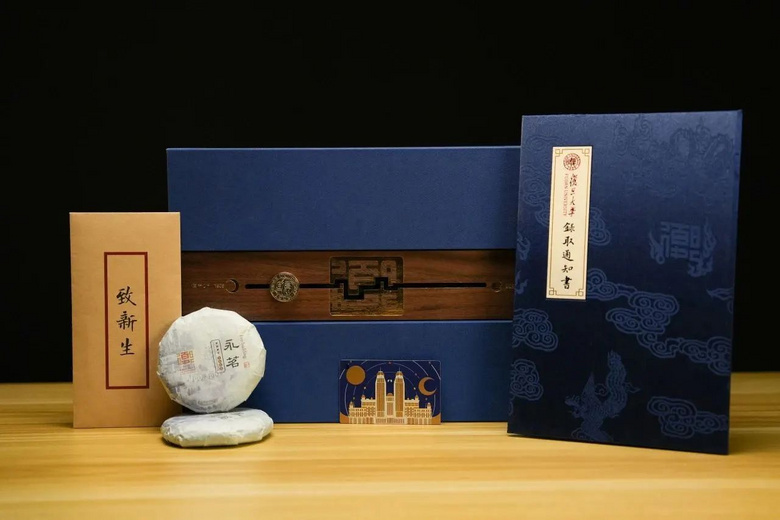 開箱!高校錄取通知書battle現(xiàn)場,誰才是“顏值天花板”?