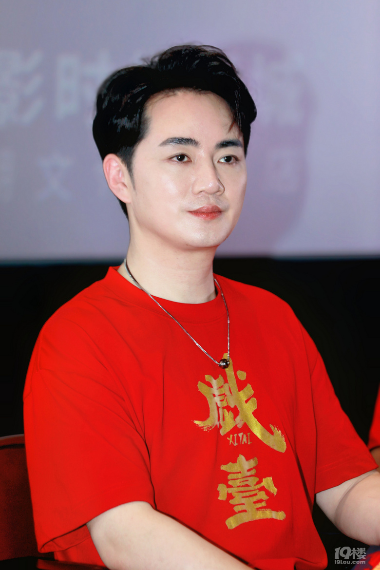 电影《戏台》杭州路演有粉丝现场羡慕陈佩斯的幽默感，练出来的！