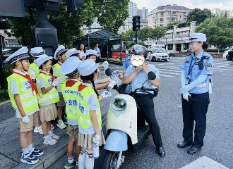 全网刷屏！杭州小伙尴尬社死