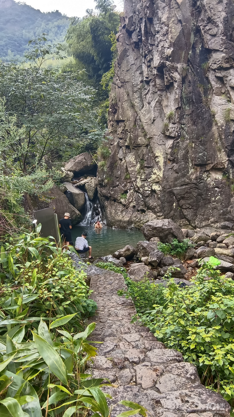 里黄弹游山玩水