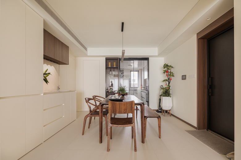 װ�޺�һ������ȫ���мҾߣ��Һ���ˡ���