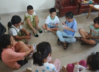 大学生暑假兼职带娃火了