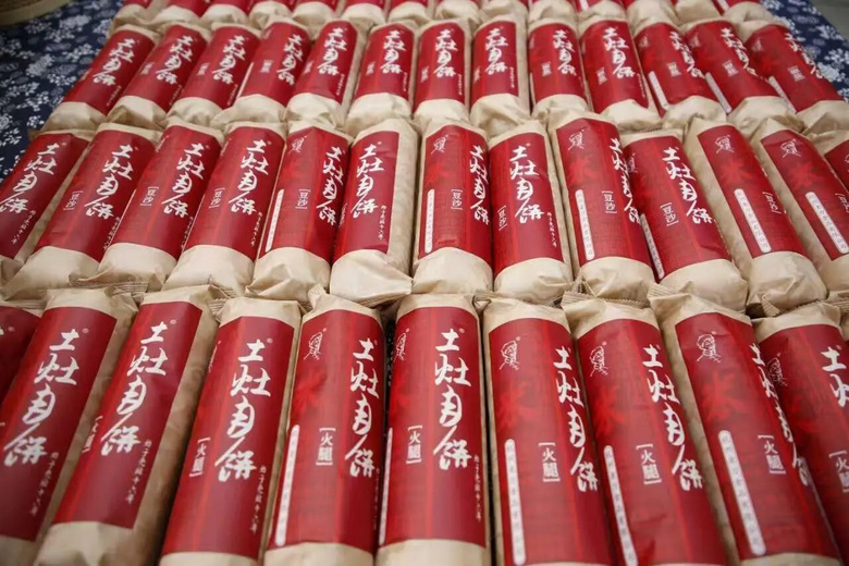 早上5點(diǎn)就有人來(lái)排隊(duì),已狂賣(mài)150萬(wàn)個(gè)!杭州年輕人也瘋狂迷上