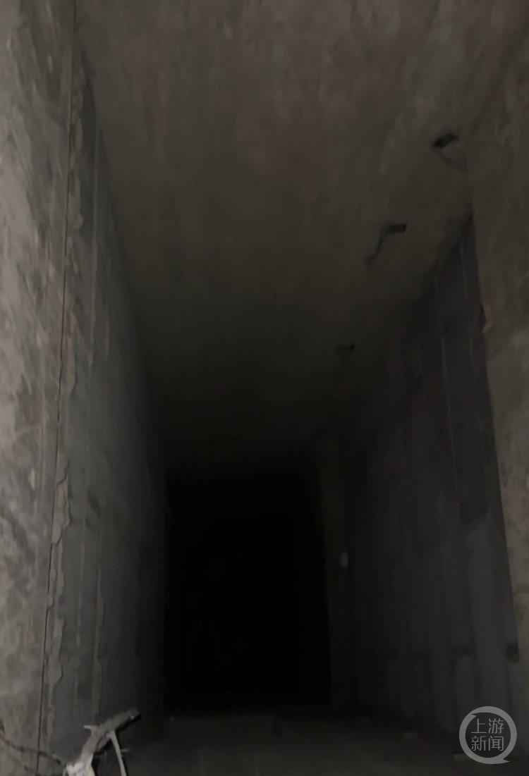 11歲男孩小區(qū)內(nèi)捉迷藏時墜井身亡,居民:小區(qū)內(nèi)還有其他深井