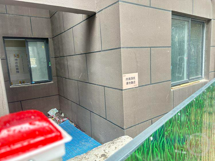 11歲男孩小區(qū)內(nèi)捉迷藏時墜井身亡,居民:小區(qū)內(nèi)還有其他深井