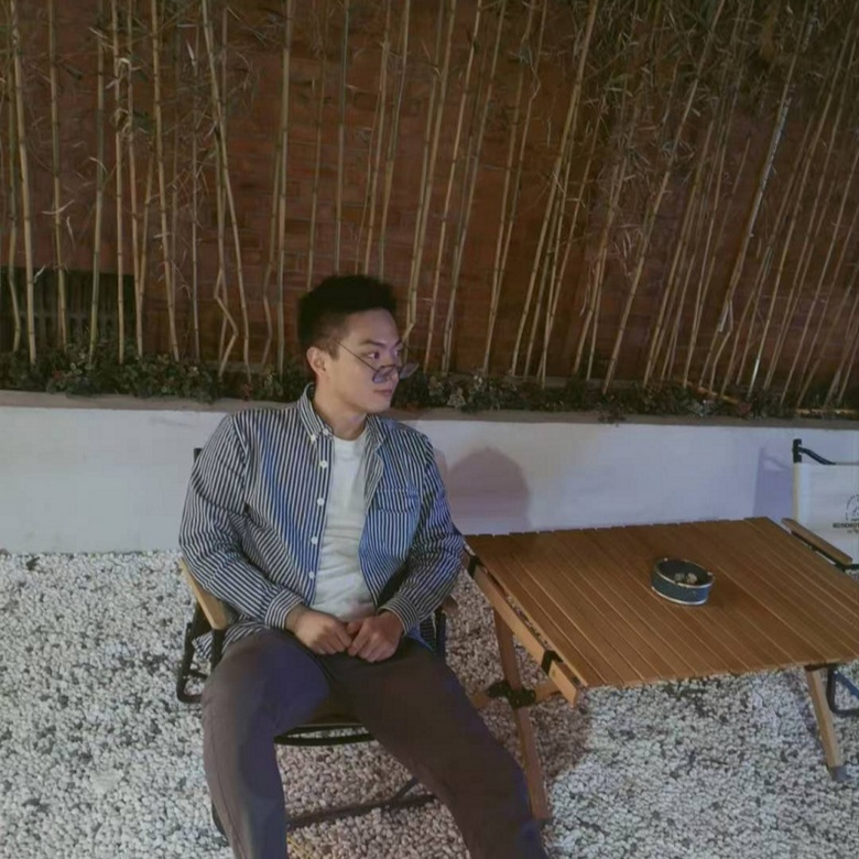 94年杭州独生子，会做家常菜，喜欢健身、吉他