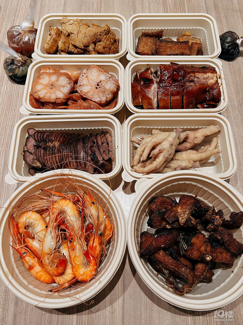 西湖边！有没有杭州人来解释一下这种现象……