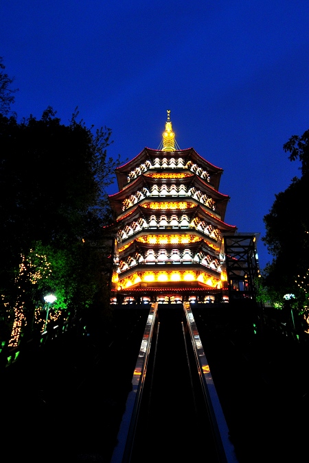 地球一小时 雷峰塔上的守夜人