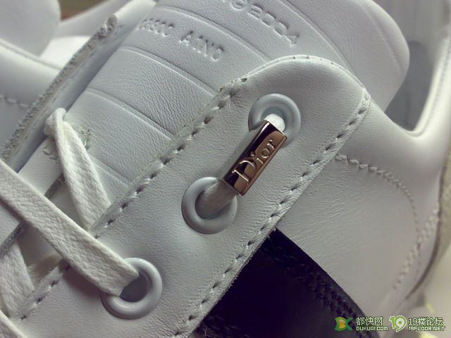 买了双Dior Homme的鞋子,觉得不是很喜欢,可